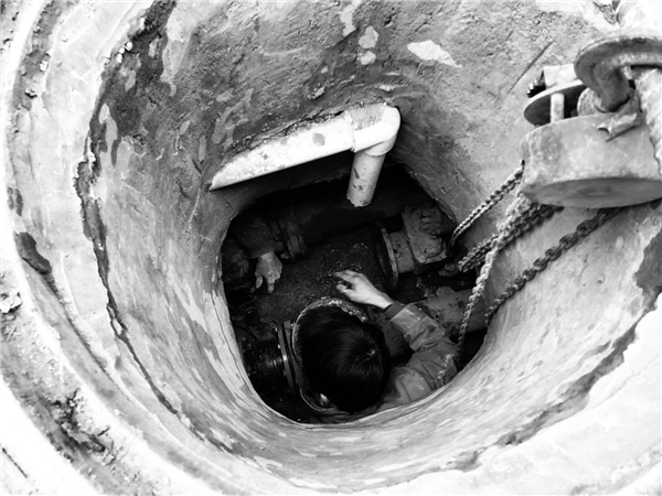 1596162681258024.jpg 工人百態(tài)2+朱成鵬(四季花城項(xiàng)目部).jpg