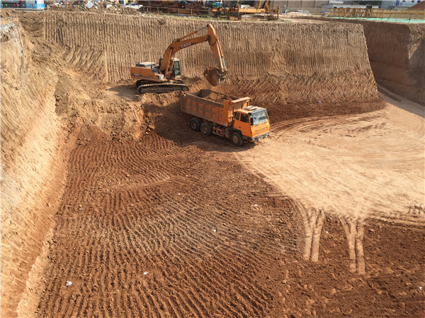 1596162817734887.jpg 施工現(xiàn)場(chǎng)1+黨星(四季花城項(xiàng)目部).jpg